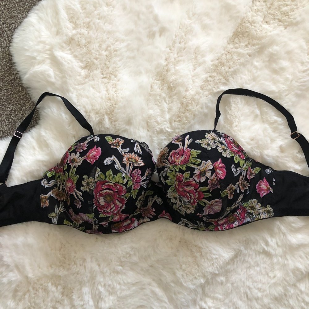 New Victoria's Secret Lightly Lined Demi Bra w Lace Detailing 32DDD